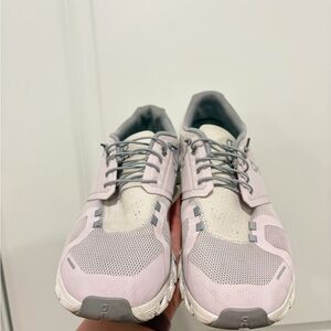 Wonen’s ON Running Cloud 5 — Lily frost color — size 10